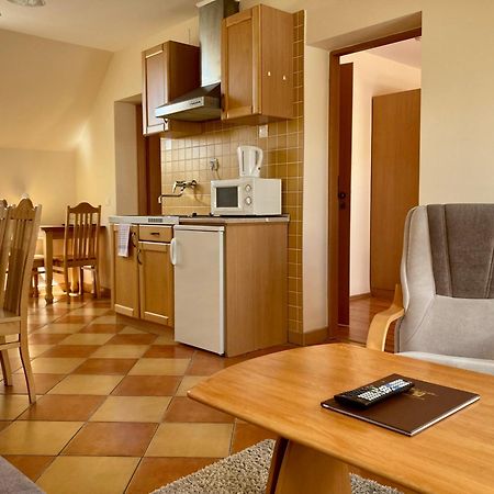 Het Vezer Apartmanhotel Komárom Екстериор снимка