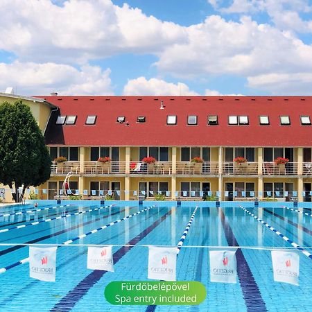 Het Vezer Apartmanhotel Komárom Екстериор снимка